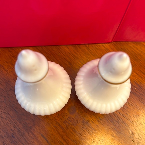 Lenox  Salt And Pepper Shakers 5 1/2" Tall Made in USA Hand Decorated 24k Gold - Picture 3 of 7